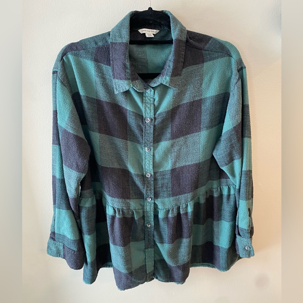 American Eagle Outfitters Green and Black Plaid Button-Down Shirt